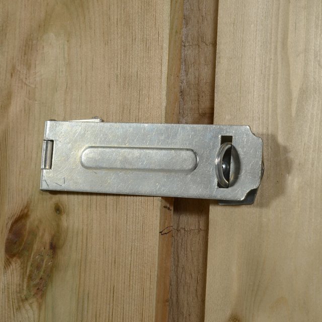 7x7 Forest Overlap Corner Shed - close up of hasp and plate